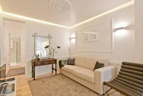 Bmyguest - Exclusive Downtown Apartment