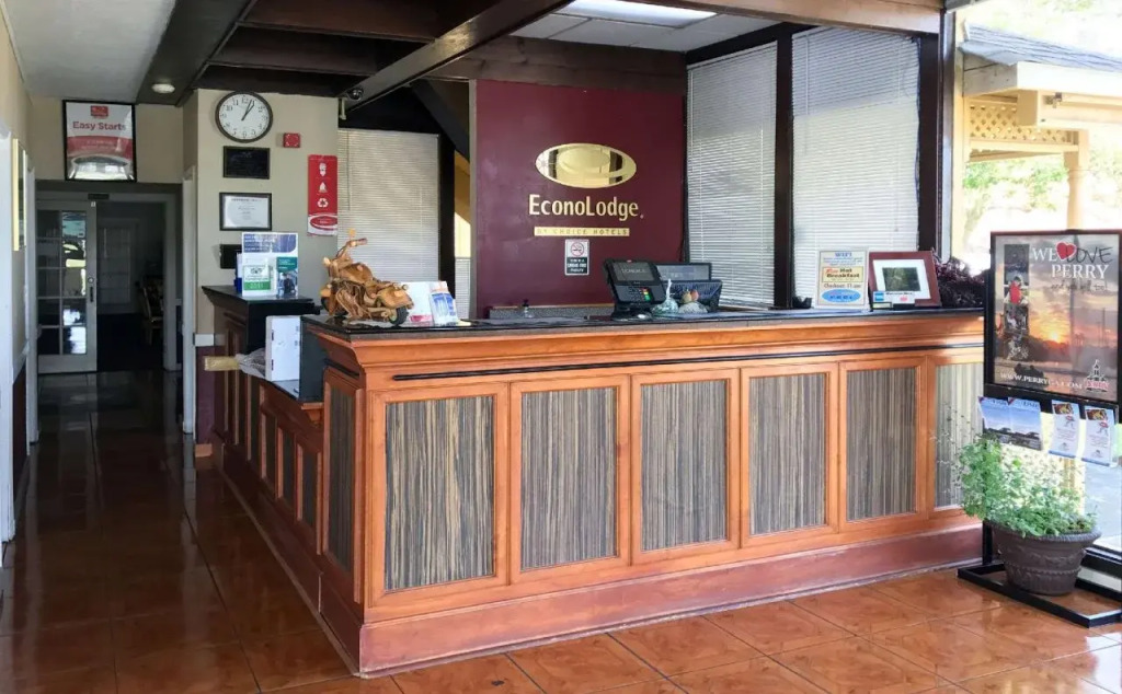 Perry Inn & Suites National Fairground I 75