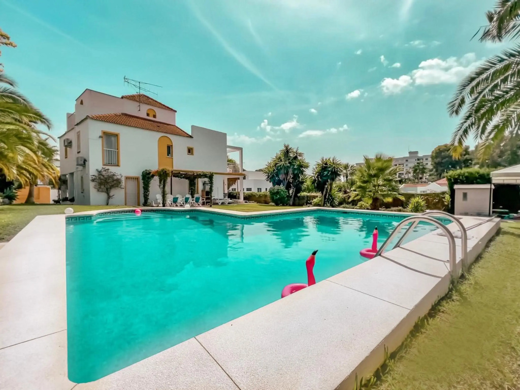 Nice 5BDR Villa close to Puerto Banús, DOUVLE_COM