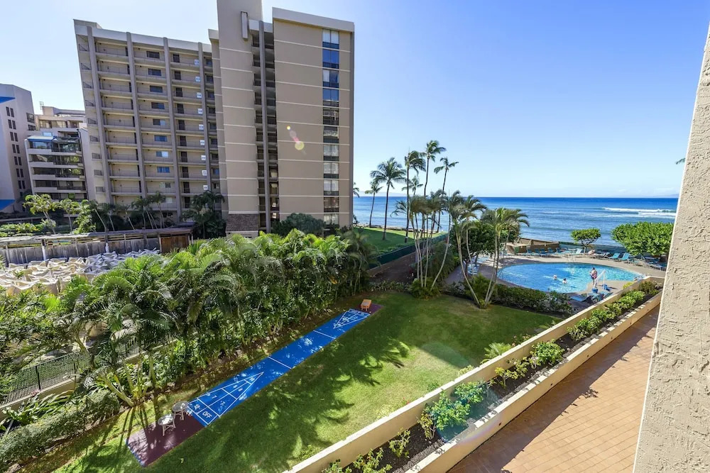 Royal Kahana 318 Studio Bedroom Condo by RedAwning