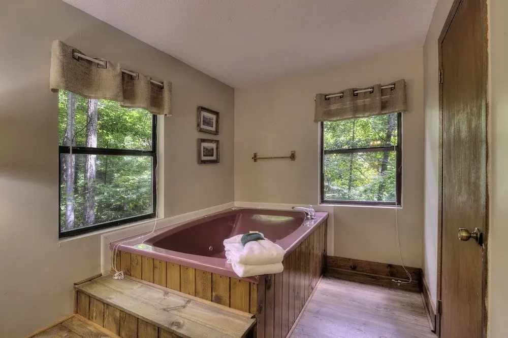 Bears Delight  320 - Three Bedroom Cabin