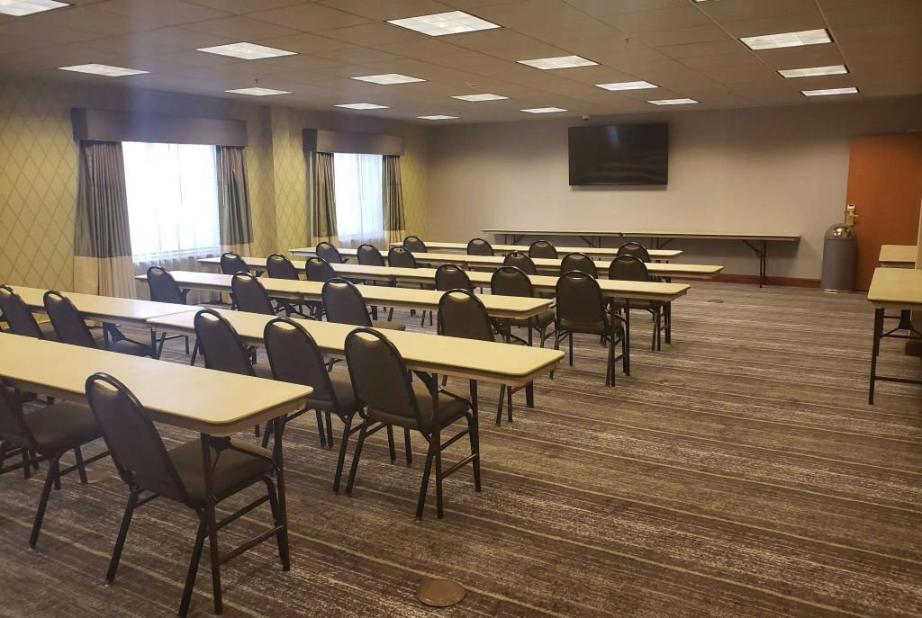 Coon Rapids North Metro Hotel to Norwood Inn & Suites