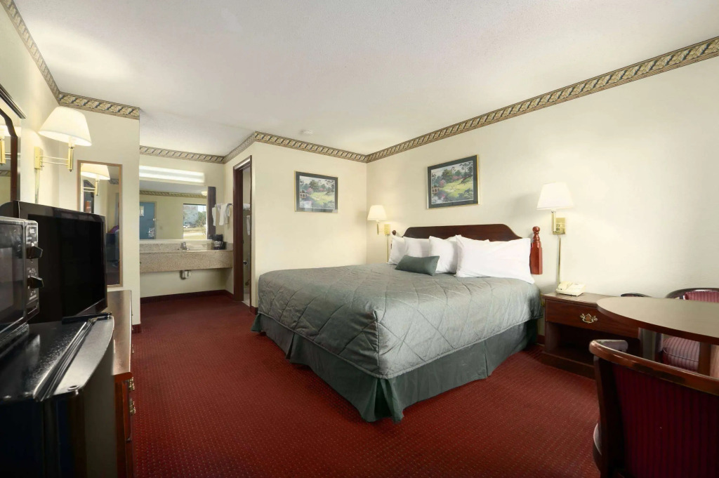 Days Inn by Wyndham Augusta Fort Eisenhower