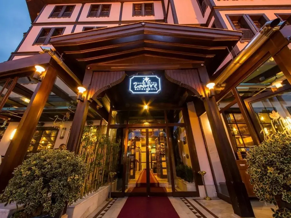 Zalifre Hotel
