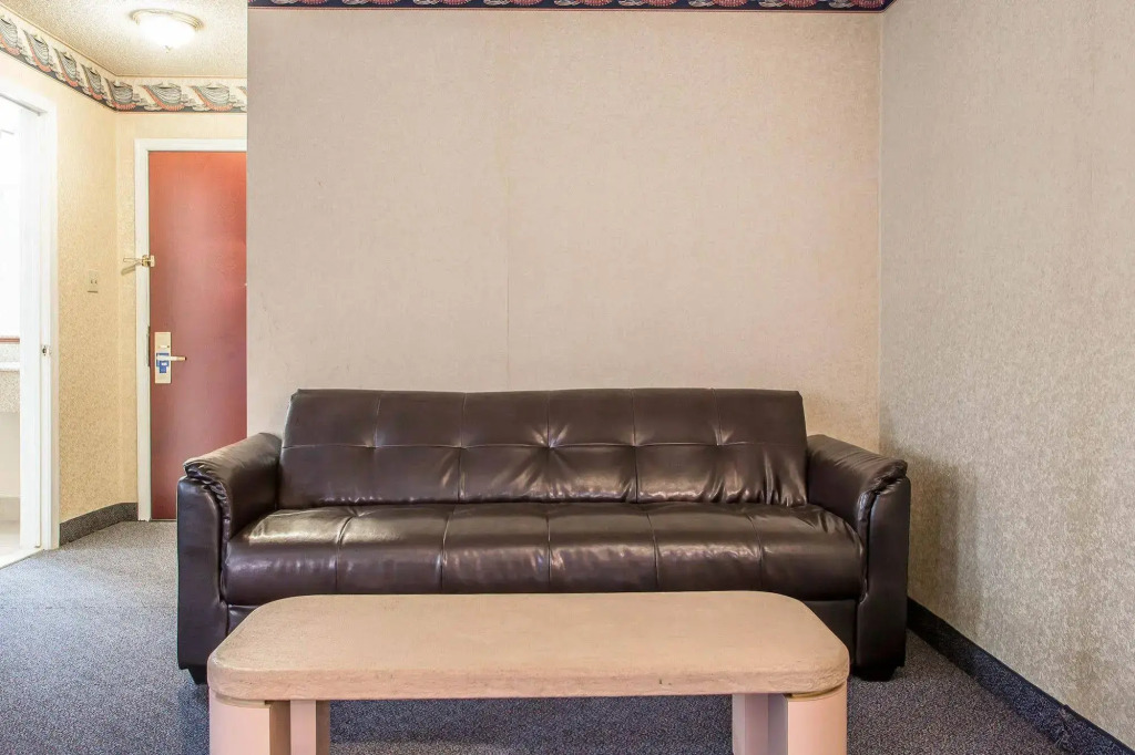 Red Roof Inn & Suites Vineland - Buena