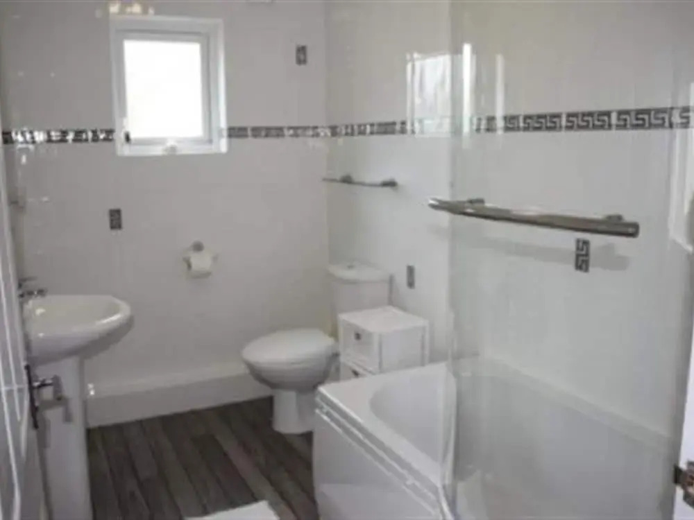 Romantic Apartment in Wisemans Bridge With Terrace