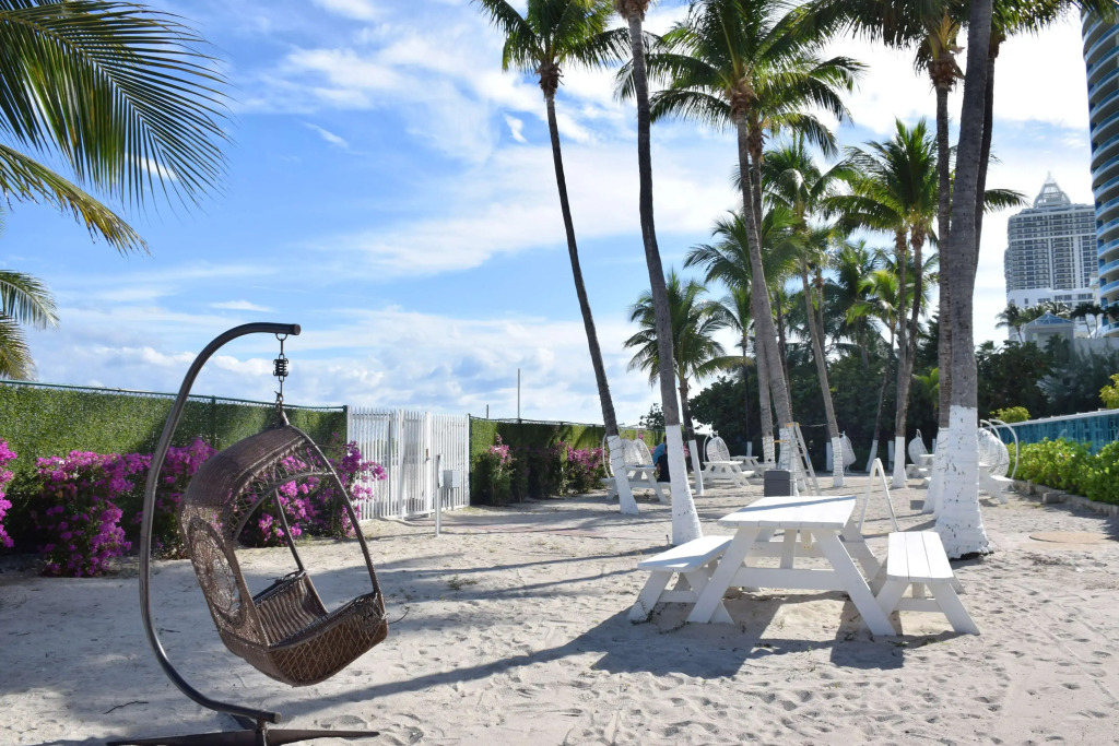 Seacoast Suites on Miami Beach