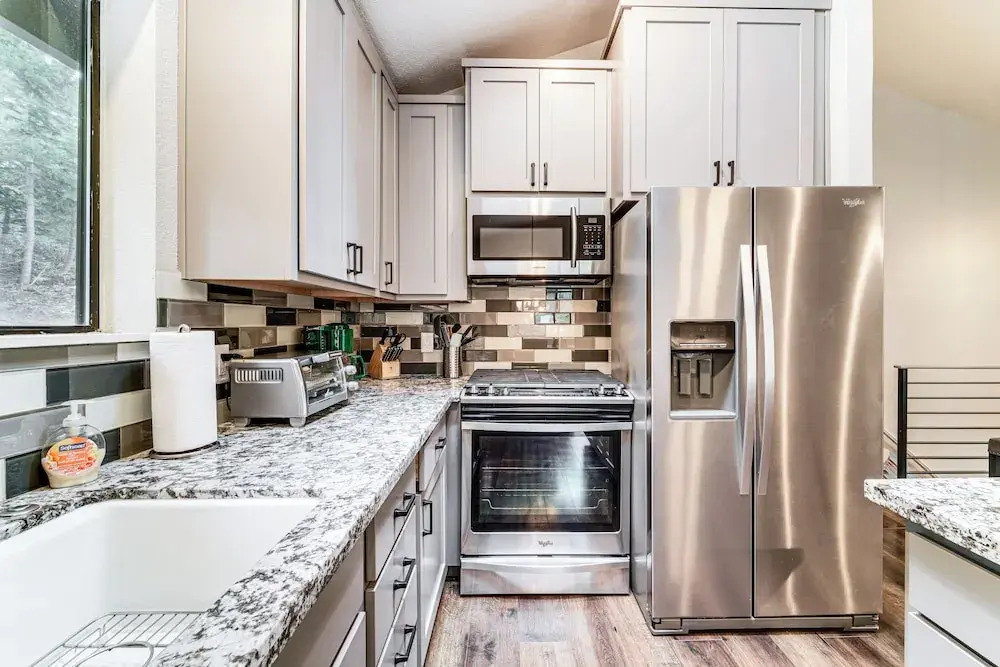 3 Mi to Diamond Peak: Mtn-view Home w/ Fireplace