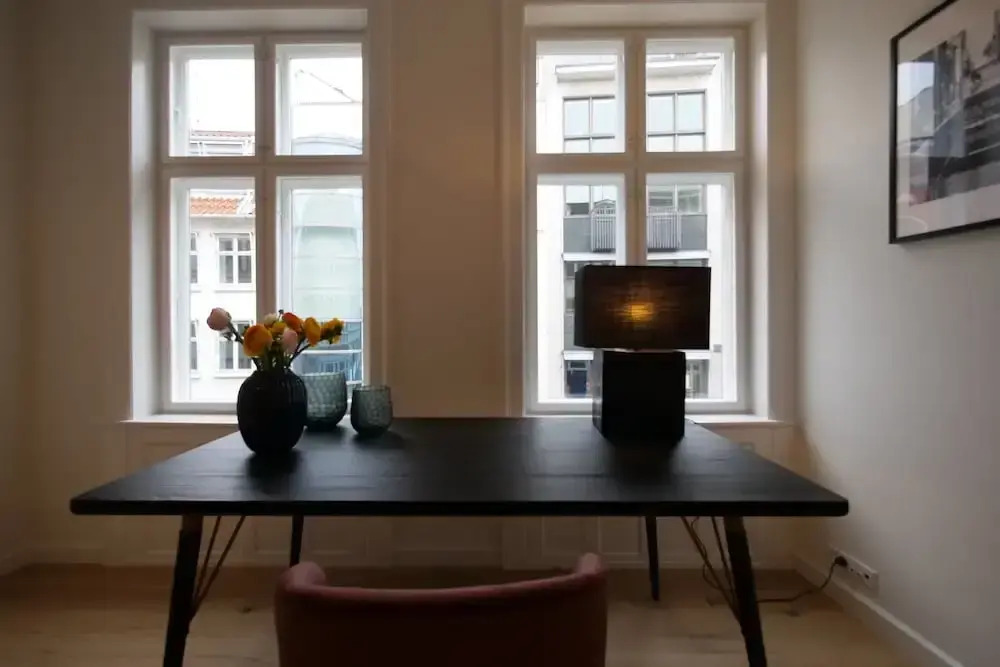 Sanders King - Smart 4-bdr Apt in City Center