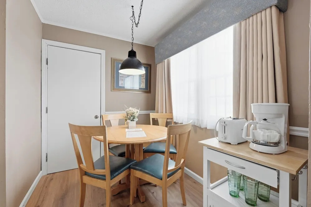 Pier 7 Condominiums