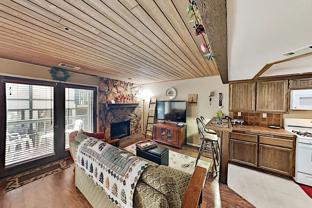 3980lk12 2 Bedroom Condo