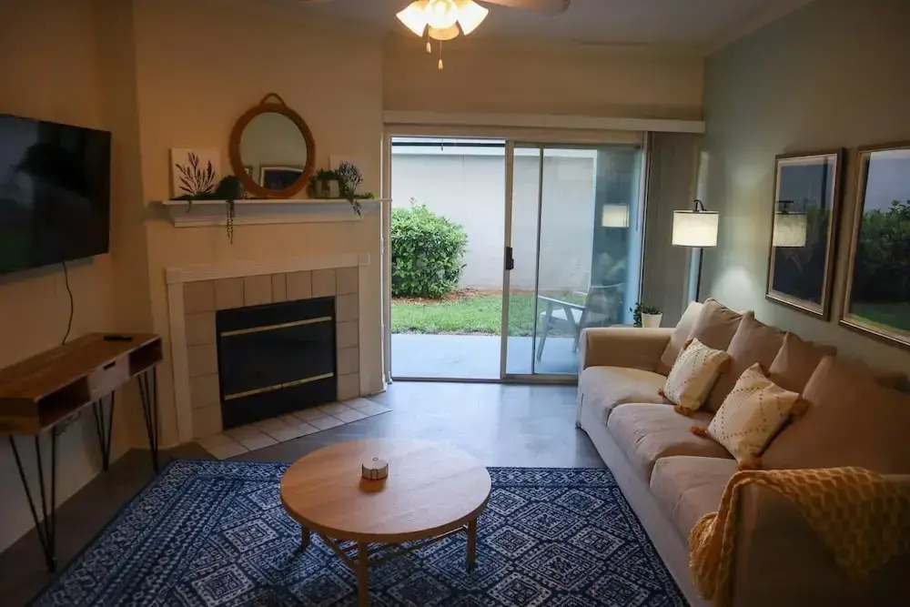 Great location and upgraded apartment!