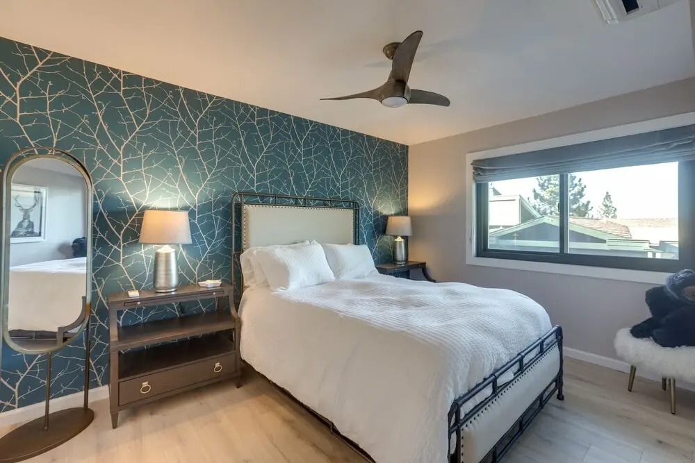 Condo w/ Lake Views - 1 Mi to Diamond Peak Ski!