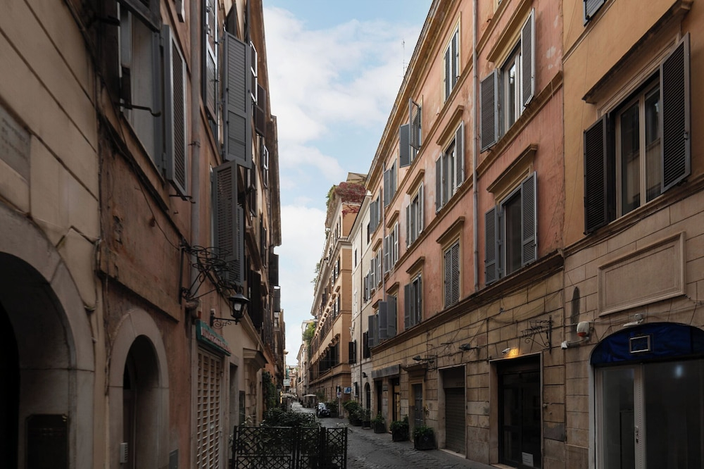 Modern Apt near Piazza di Spagna
