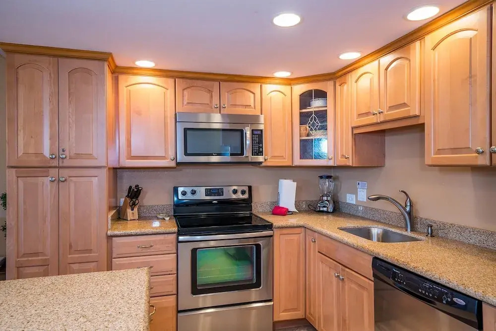 Kamaole Sands 2-204 - Dramatic Ocean and Courtyard Views, 1bd / 2ba, AC, Wi-fi