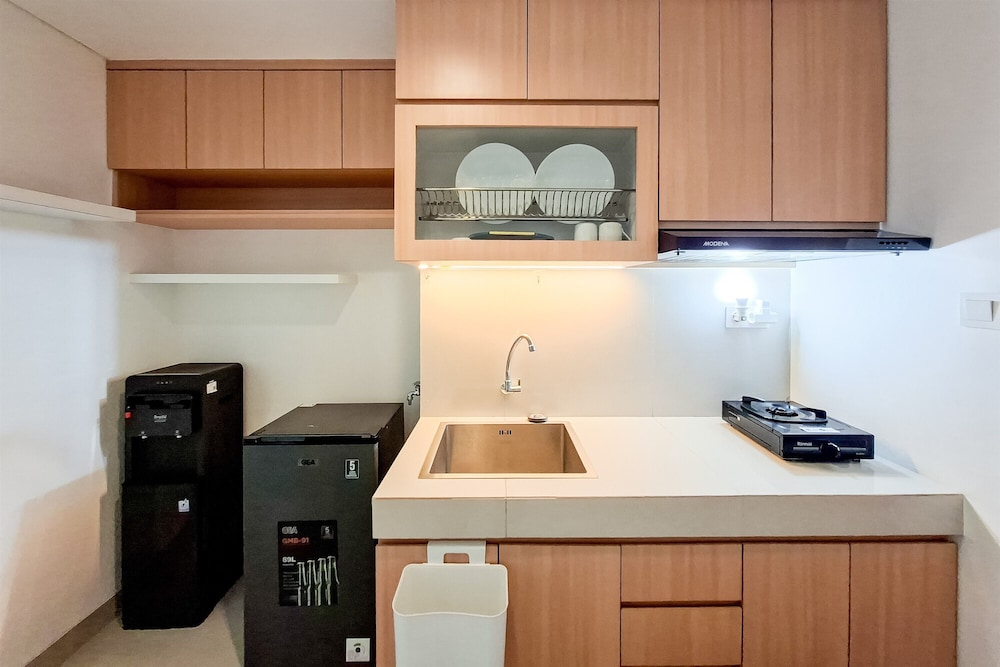 Cozy And Relaxing Studio At Apartment Bintaro Embarcadero