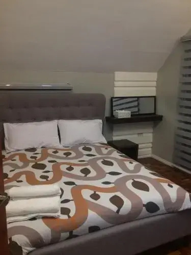 Hillary Timog Park Homes