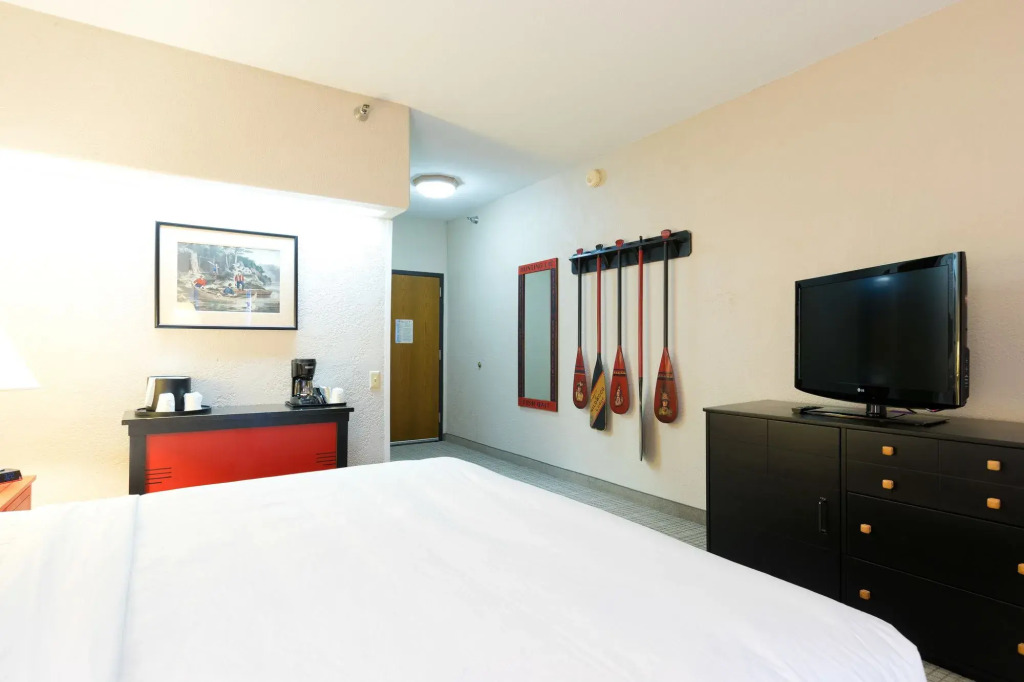 Wildwood Lodge & Suites