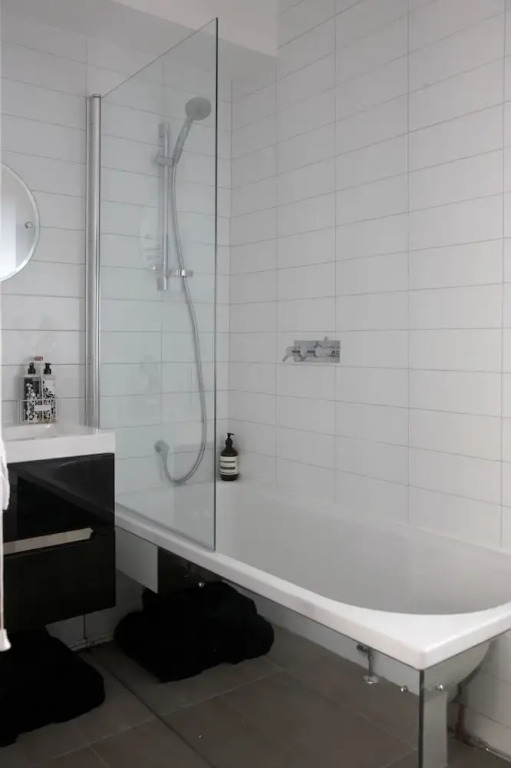 2 Bedroom Top Floor Apartment in Islington