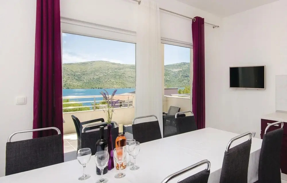 Nice Home in Poljica With Wifi and 5 Bedrooms