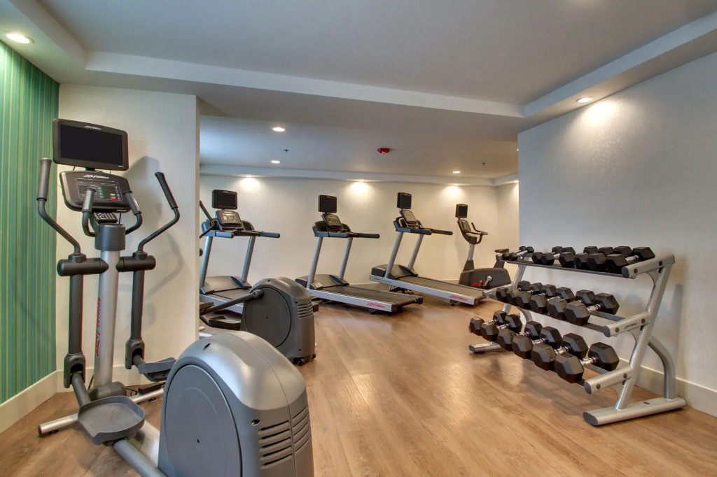 Holiday Inn Express & Suites - Lincoln East - White Mountains by IHG
