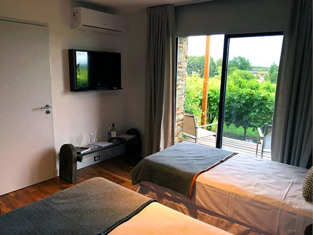 Pizzorno Lodge & Wine