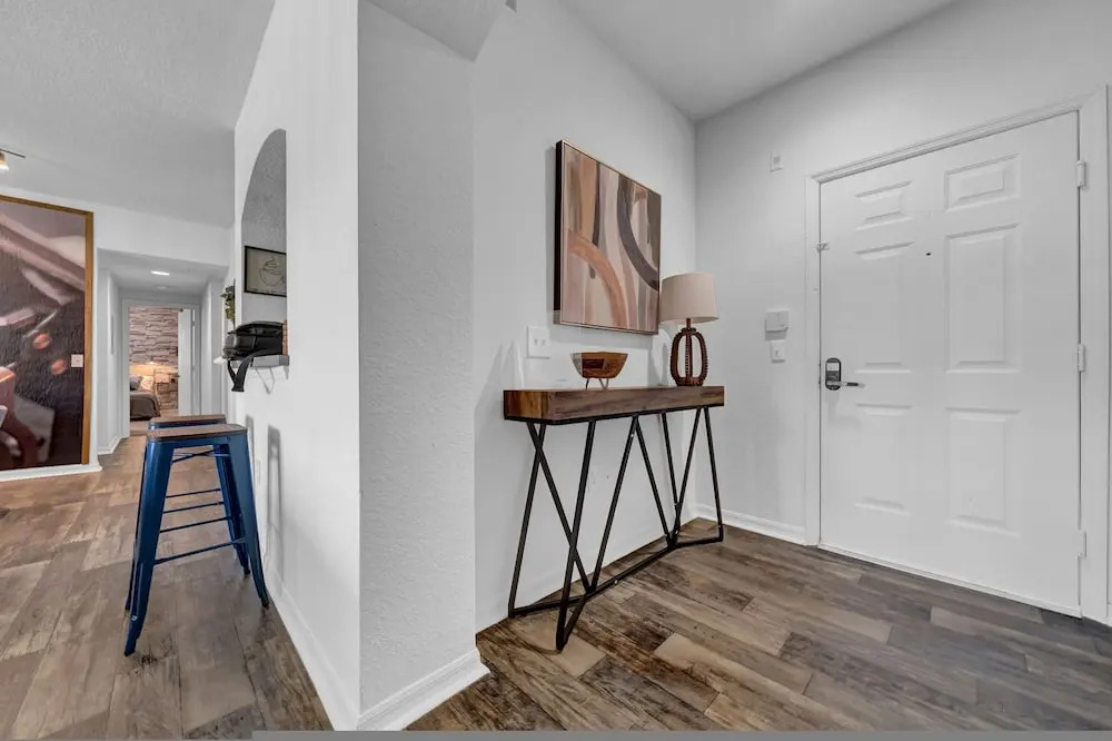 Vibrant 2BR 2BA w King Bed Pool Gym 11