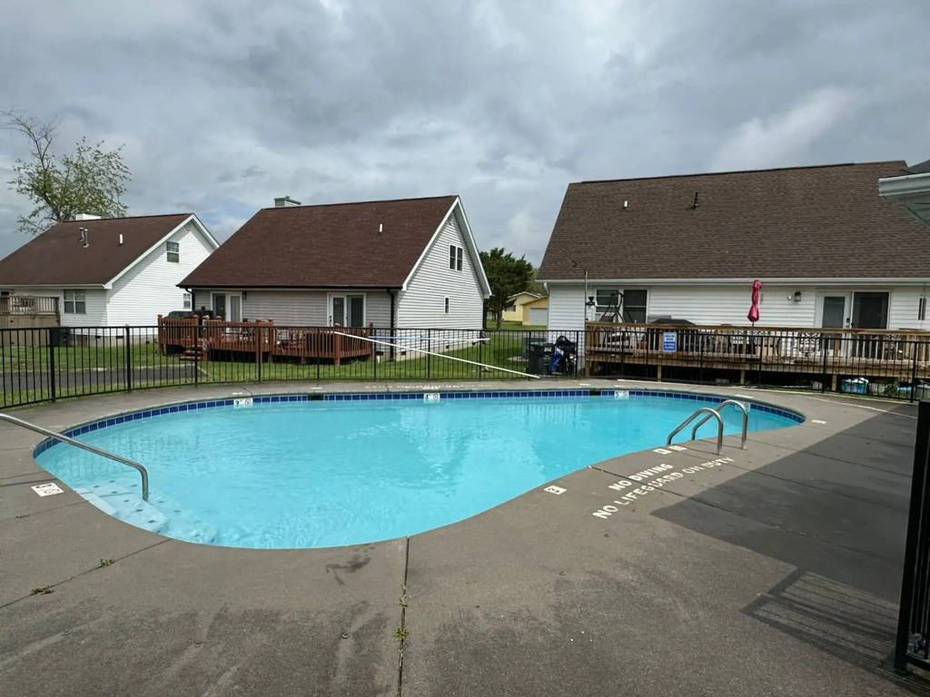 1 Mile to Pkwy Pets Hot Tub Creekside Porch