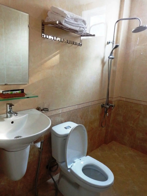 Thi Long Phụng Hotel