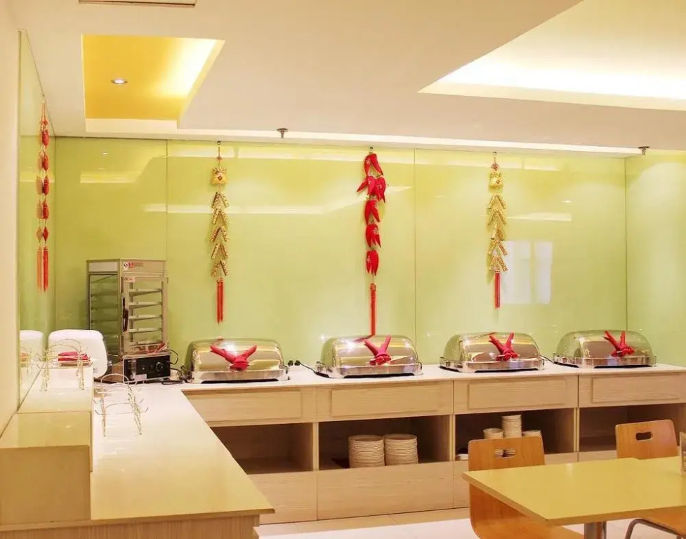 Grace Inn Luoyang Zhongyang Baihuo