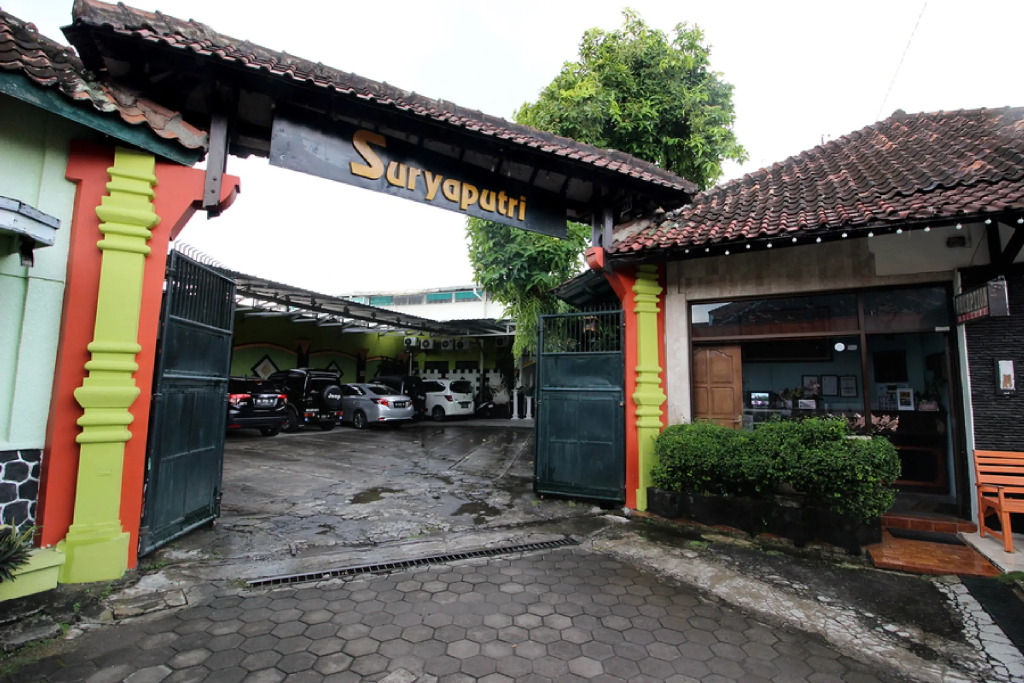 RedDoorz Plus Syariah near Lempuyangan Station 3