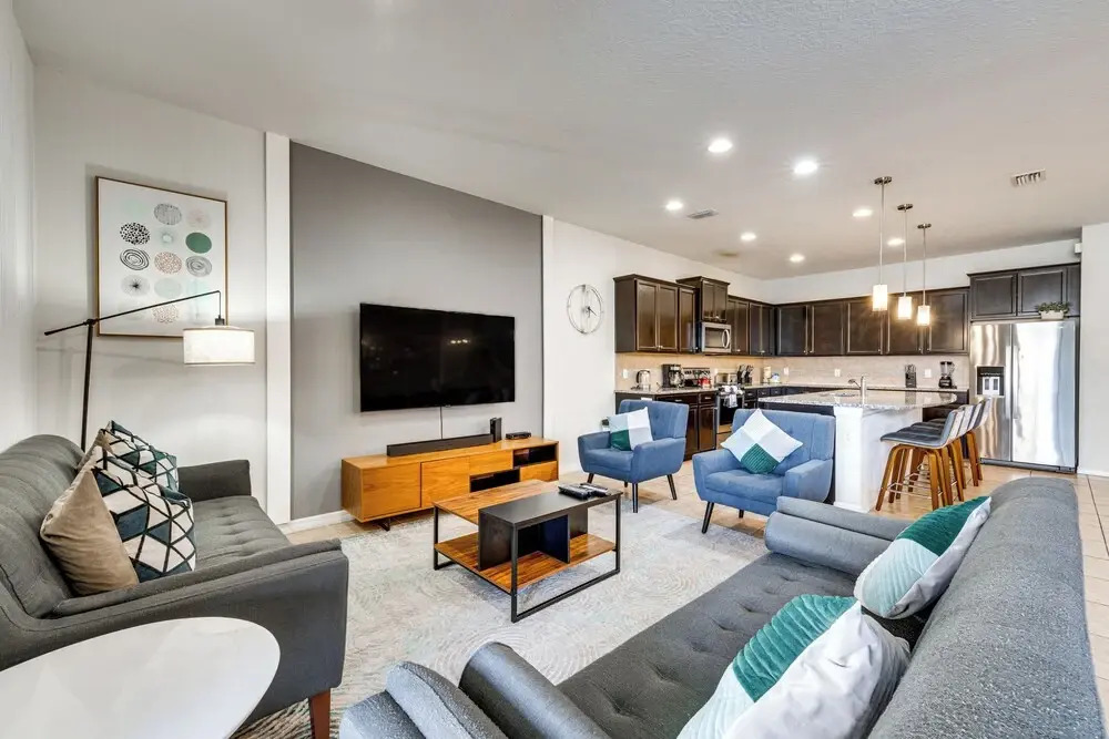 8 Mi to Disney World: Family-friendly Retreat!