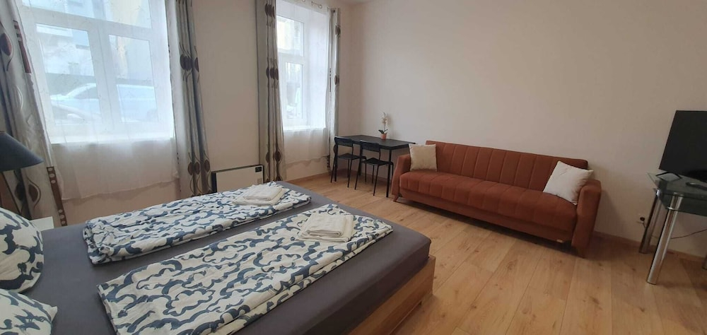 Group Stay 3 Apts Near Enkplatz