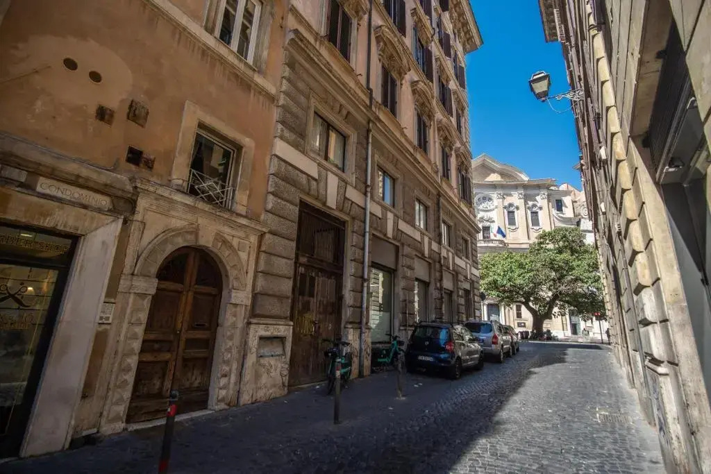 Cartari Apartment