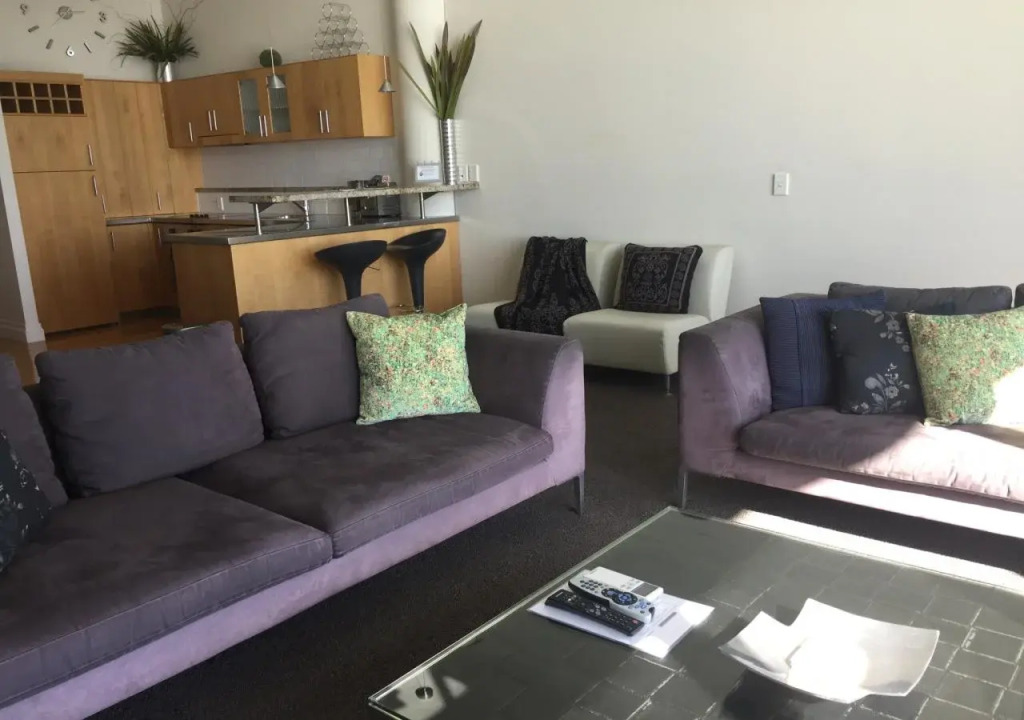 Spacious 3-Bed Waterfront Apartment