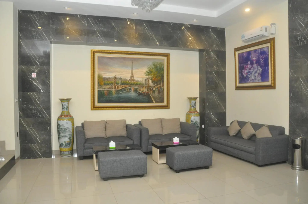 AMS PENTHOUSE