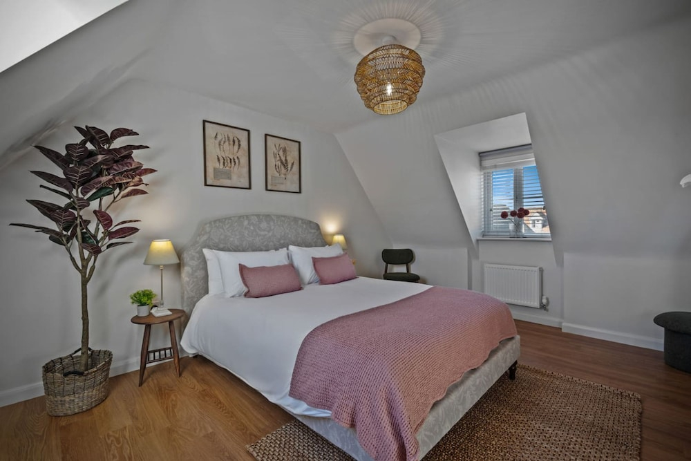 The Seven Residence - Hot tub, 5 min to Bicester Village, Pet friendly