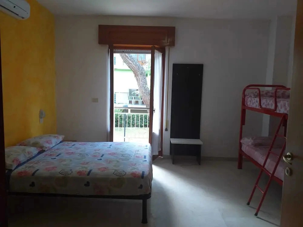 Room in B&B - Quadruple Room in Pineto - A Stone Throw From the sea