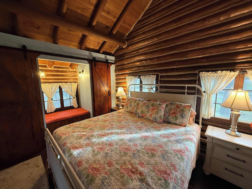 Log Cabin Retreat Two Cabins, One Stay