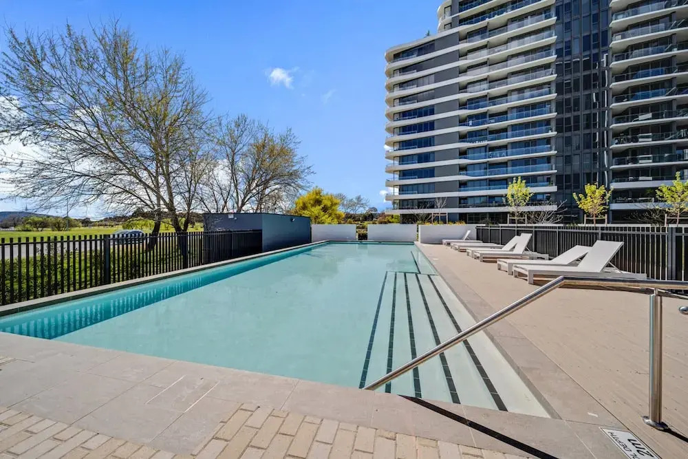 Chic 1-bed With Sophisticated Decor,
