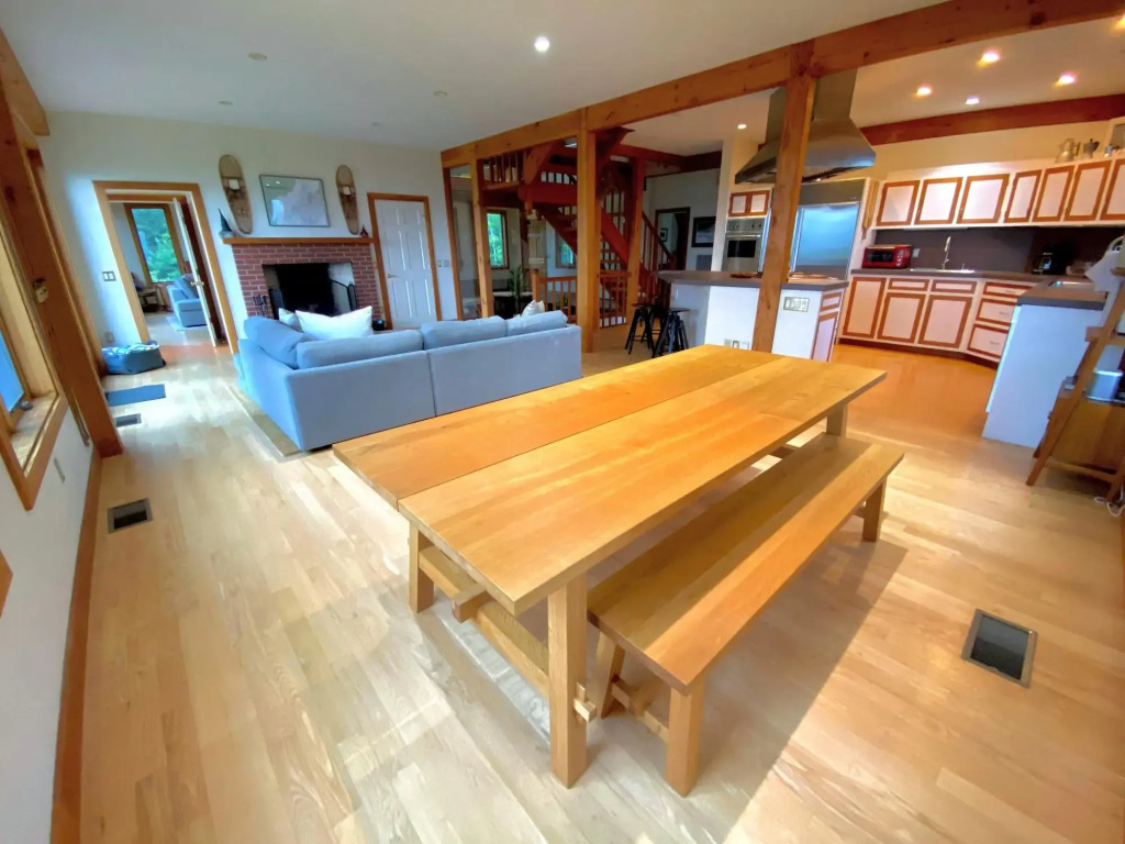 NEW!! Stunning home with breathtaking views, outdoor cedar sauna, great location!