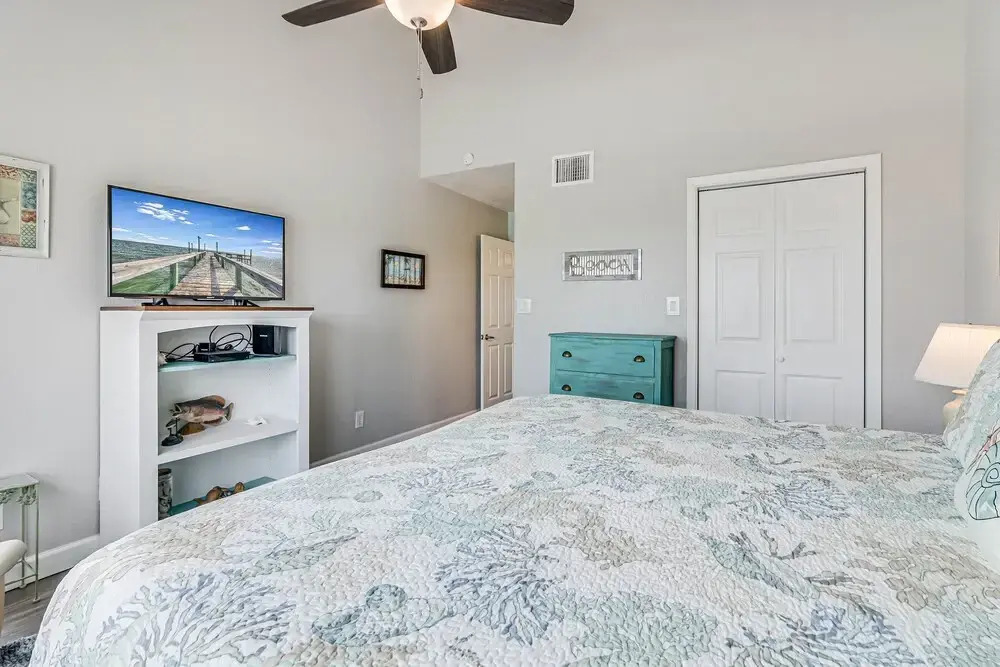 Bayfront Kontiki 3 Bedroom Condo by RedAwning