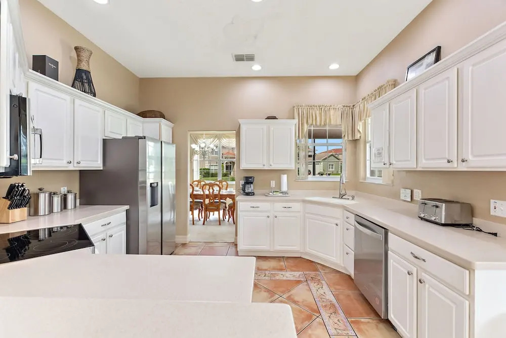 6 Bedroom Premium Home With Pool, Spa and Games Room #800