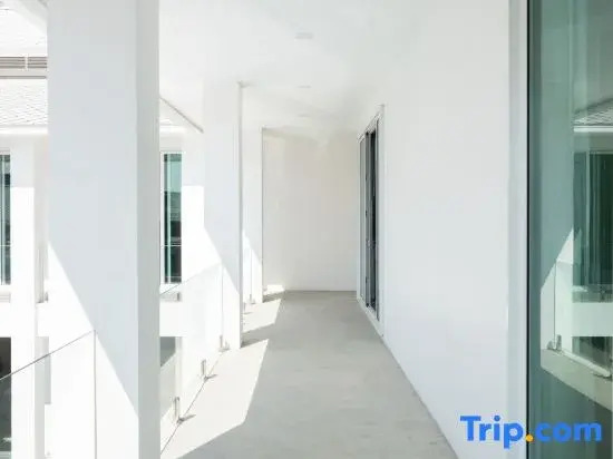 White Pool Villa Chiangmai
