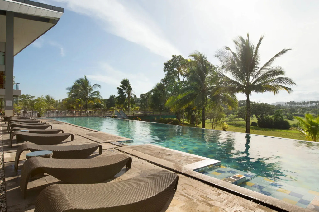 Отель Courtyard by Marriott Manado