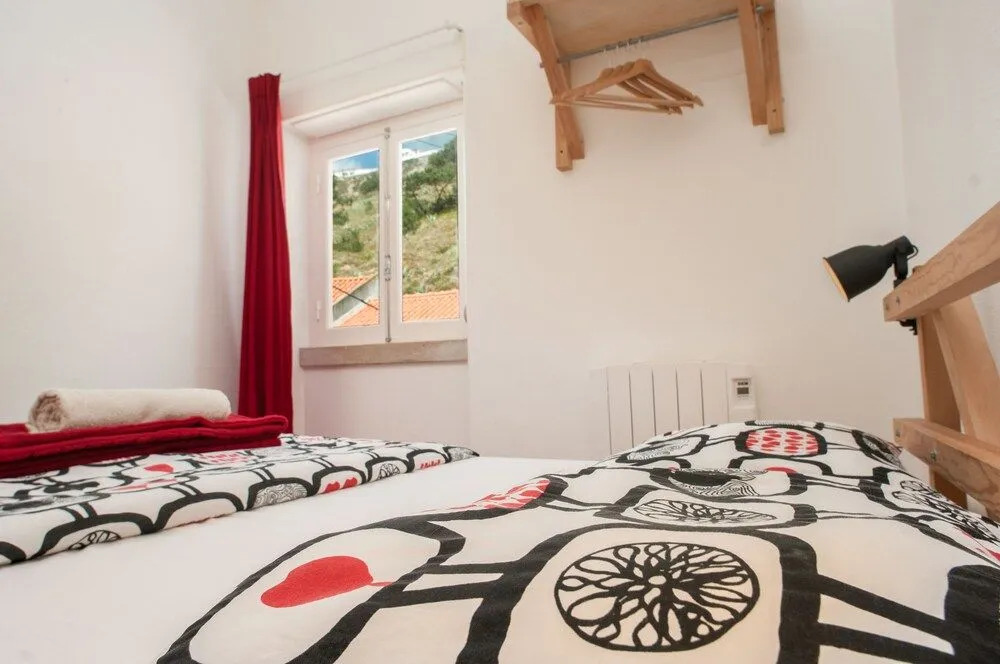 Nazaré Hostel - Rooms & Dorms