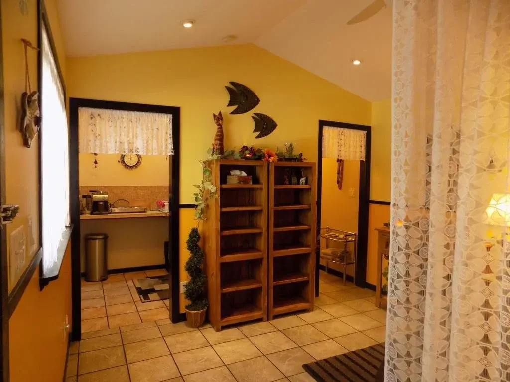Lakeshore Paradise Bed And Breakfast