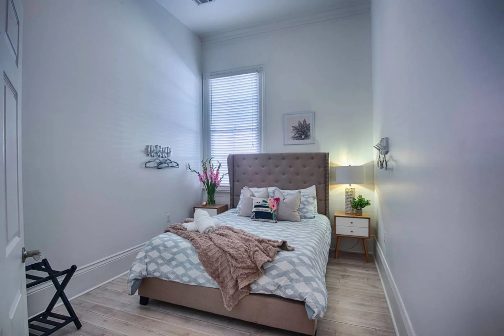 Best Location 5BR Next to French Quarter Book NOW!