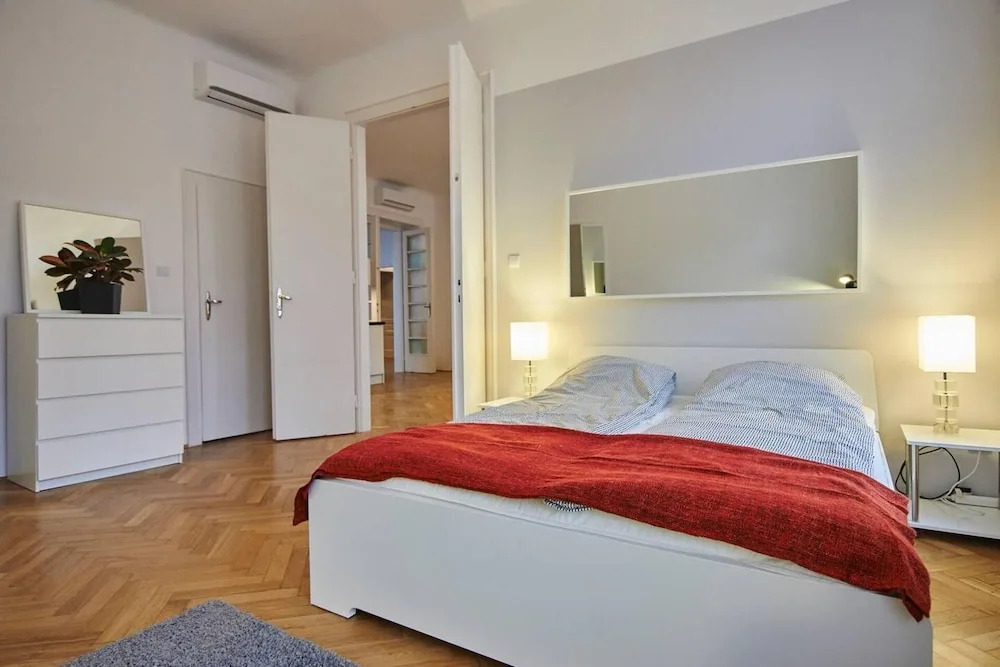 1 Bedroom Apartment Sleeps 2 -balcony -lift Access