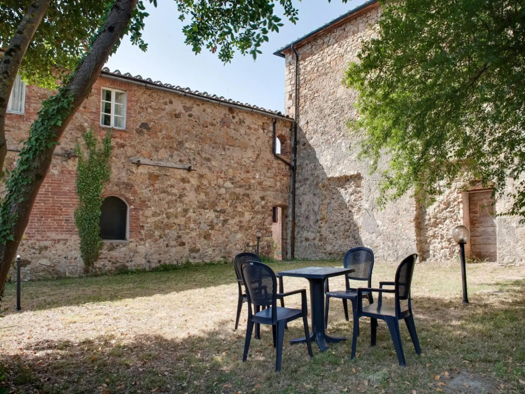 Attractive Farmhouse in Monticiano with Garden